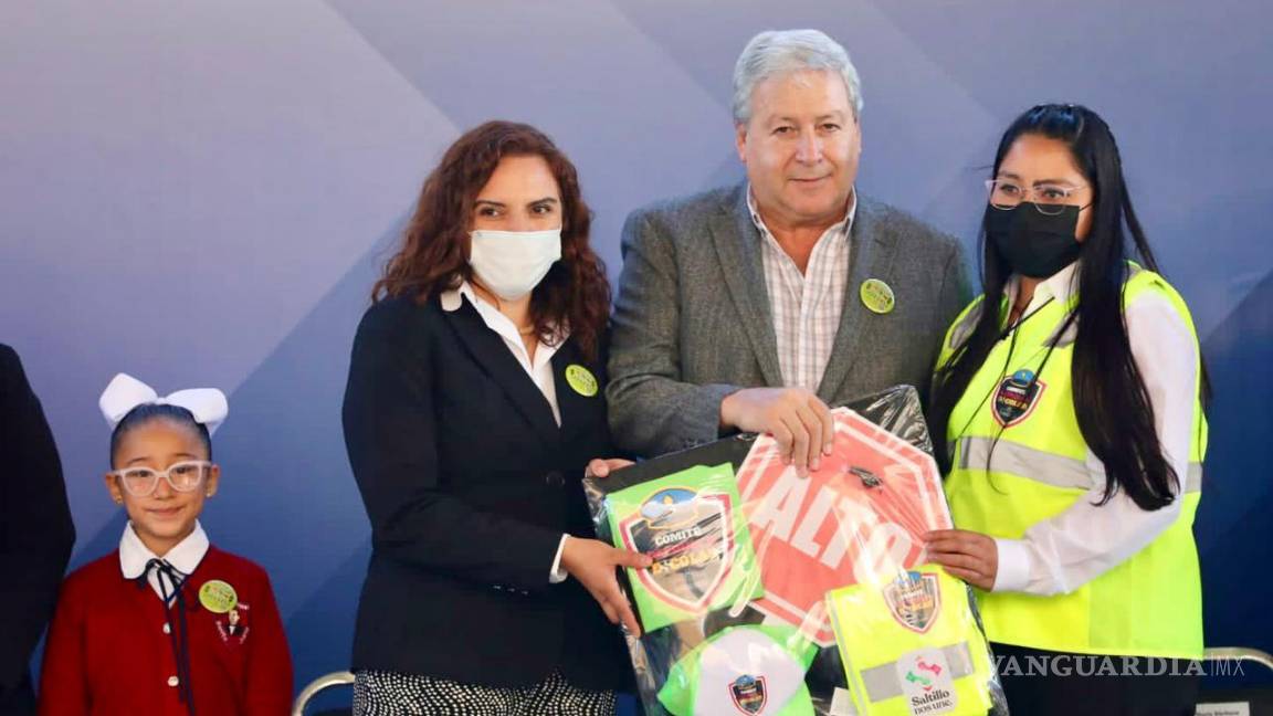 Para proteger las escuelas de Saltillo, inicia Chema Fraustro integración de Patrullas Escolares