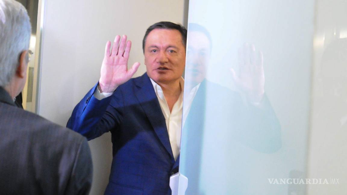 $!Miguel Ángel Osorio Chong realizó una conferencia de prensa en la que anunció que deja el cargo de coordinador del grupo parlamentario del PRI.