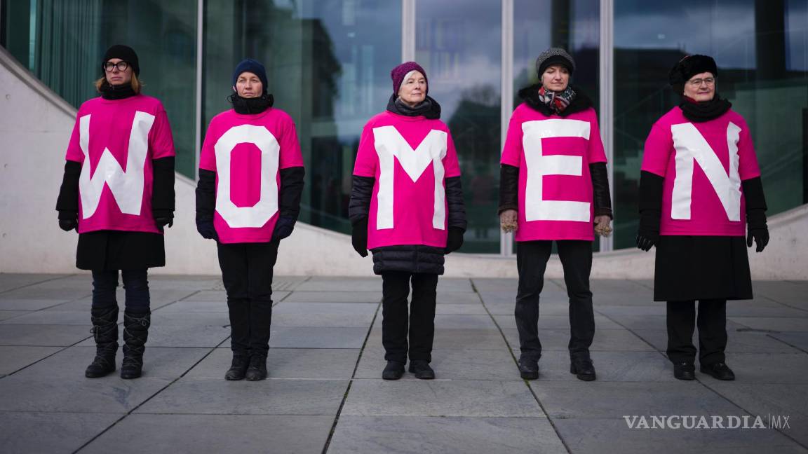 $!En esta imagen de archivo, varias mujeres participan en una protesta por el Día Internacional de la Mujer, en Berlín, Alemania, el 8 de marzo de 2023.