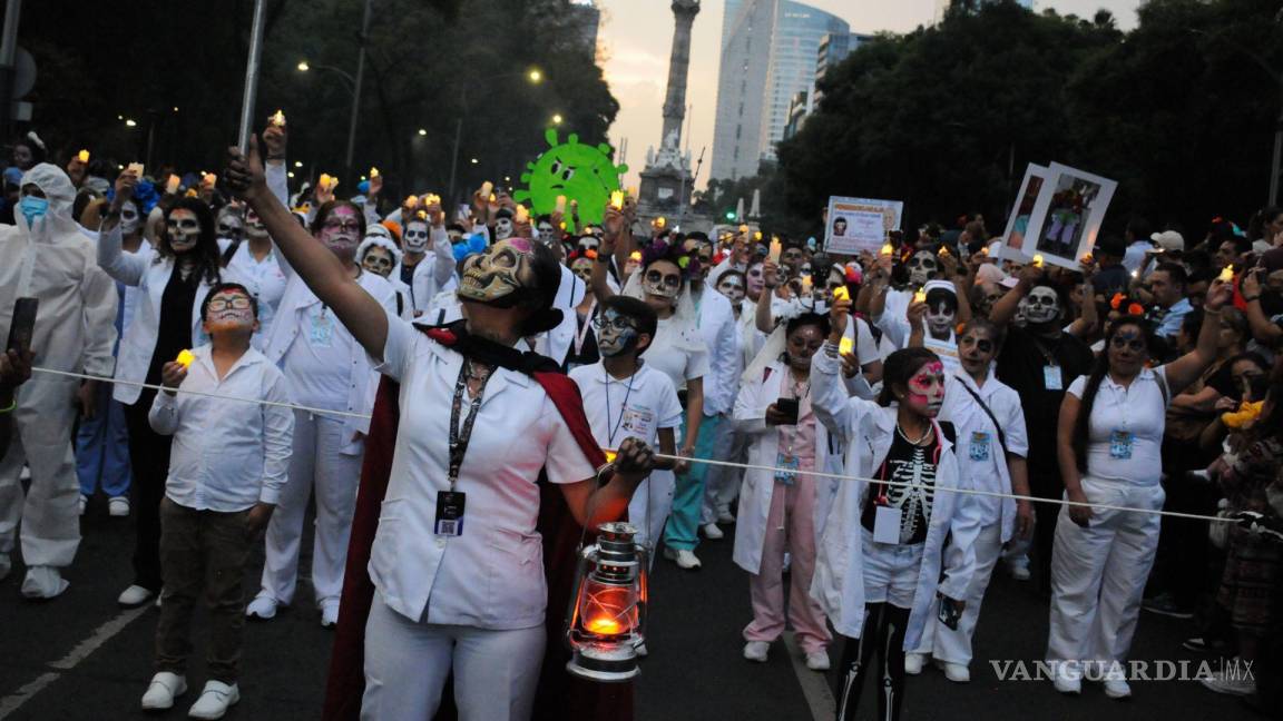$!Miles de personas participaron en la Mega Procesión de Catrinas 2022 la cual partió del Ángel de la Independencia rumbo al Zócalo.