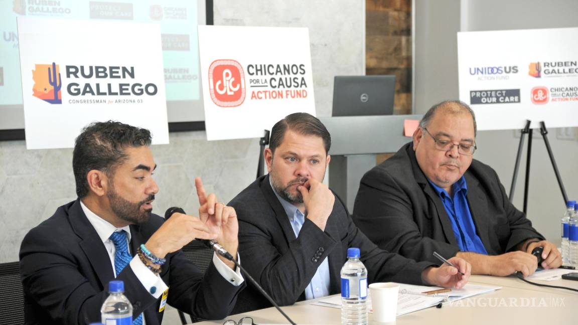 $!El congresista Rubén Gallego (c) busca ser el primer senador latino por Arizona.