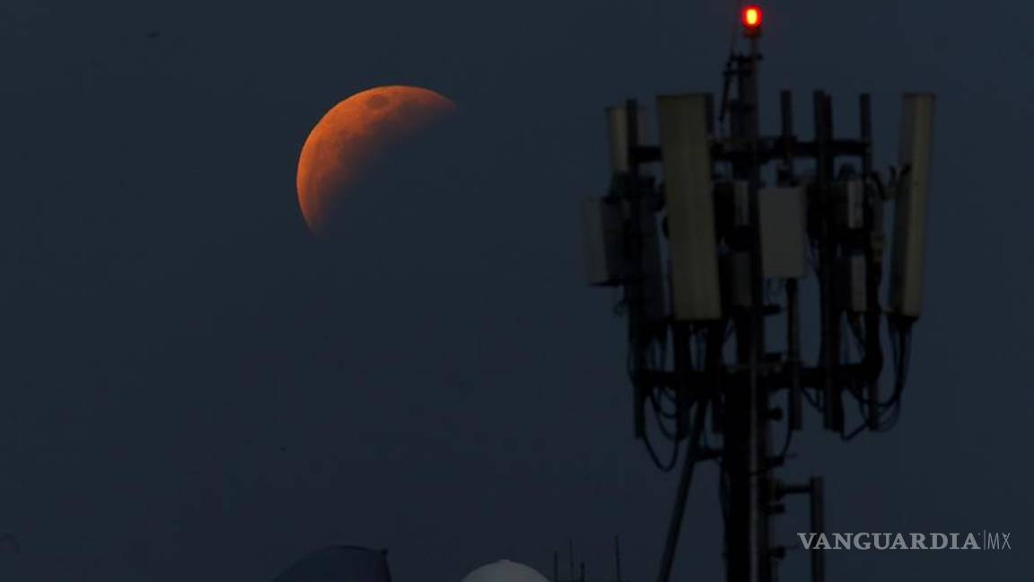$!Imágenes de la asombrosa Superluna de sangre que coincide con un eclipse lunar