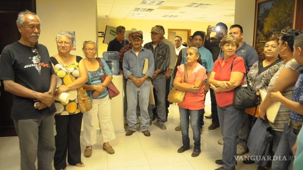 Vecinos de la 'Curva de Juan Sánchez' de Monclova ya tienen escrituras