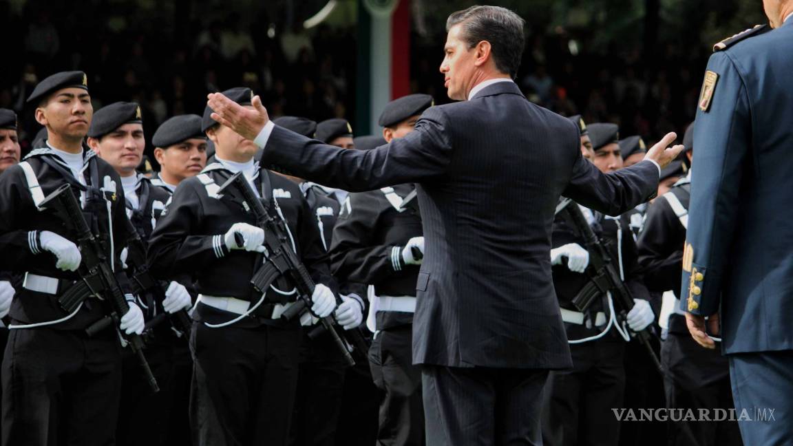 Peña Nieto recibe reconocimiento del Estado Mayor Presidencial