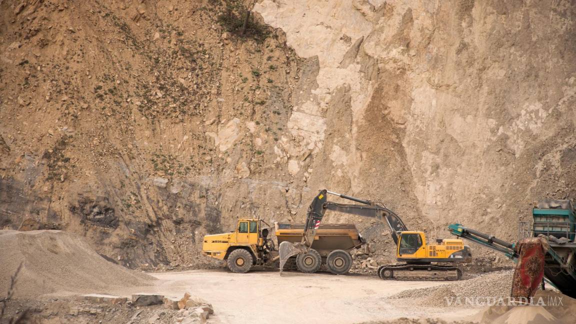 Pugna de sindicatos mineros amenaza a industria de la construcción en Sonora