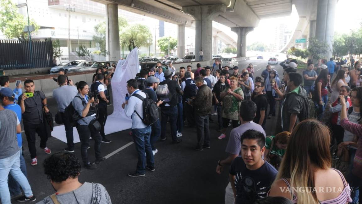 Protestan por falta de boletas en Periférico de CDMX