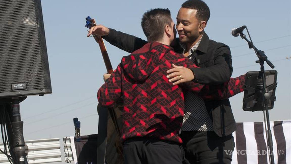 $!Juanes visita Centro de Detenciones de inmigrantes en Arizona