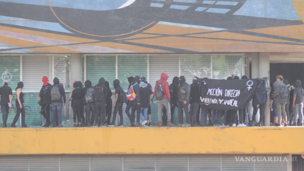 $!Incendian encapuchados Rectoría de la UNAM