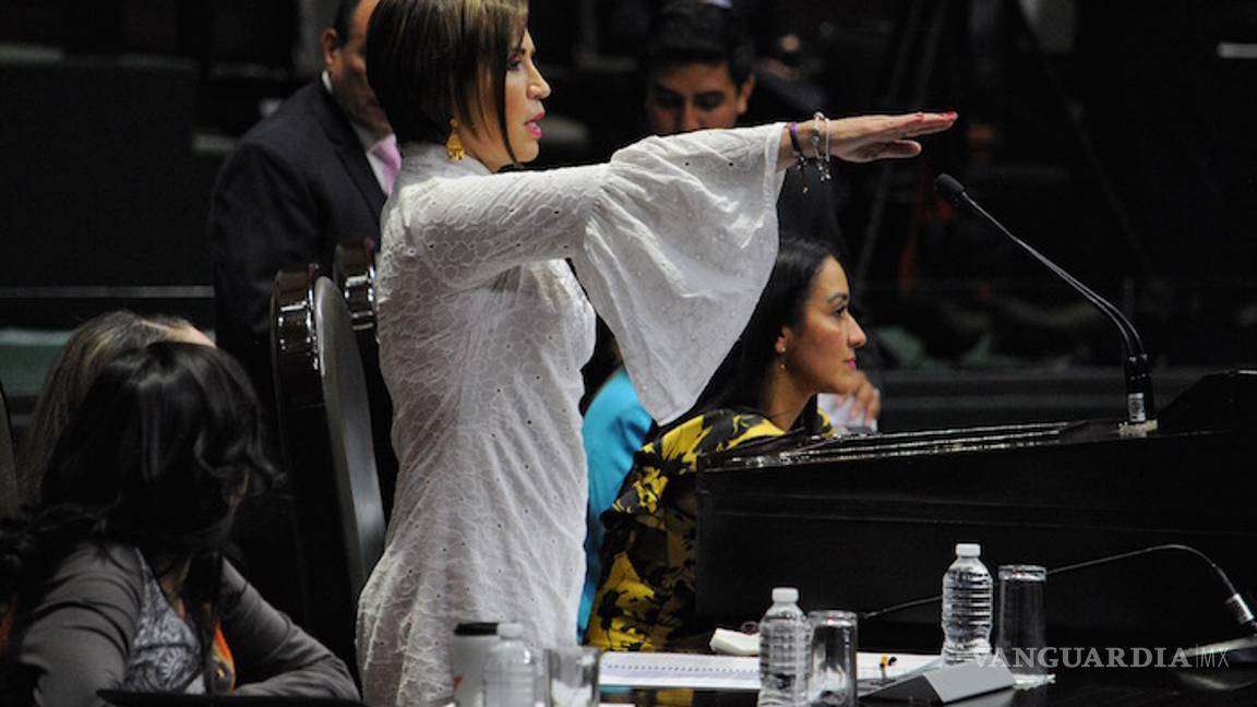 $!Rosario Robles enfrenta reclamos de diputados por megadesvío; ella acusa 'violencia política'