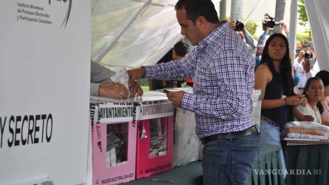 Cuauhtémoc Blanco ejerce su derecho al voto en Morelos