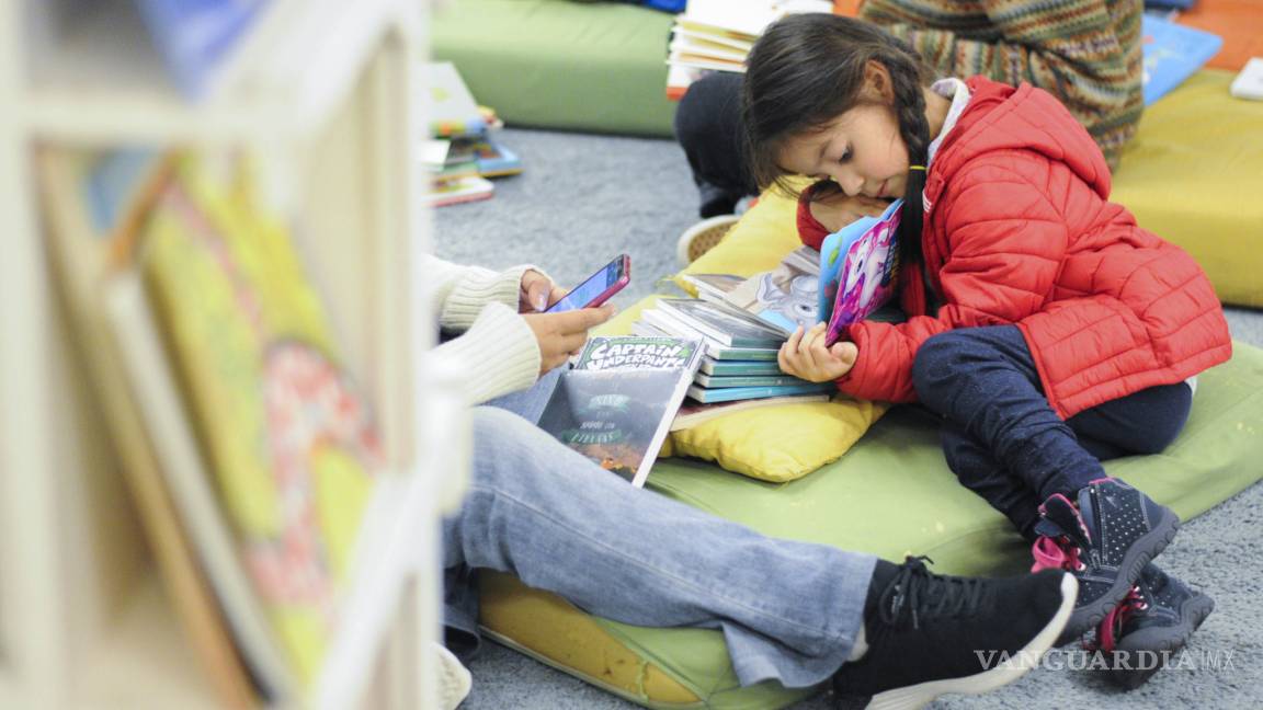 Crecer rodeado de libros puede tener un efecto poderoso en la mente de tu hijo