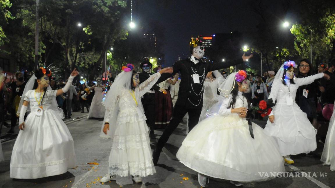 $!Miles de personas participaron en la Mega Procesión de Catrinas 2022 la cual partió del Ángel de la Independencia rumbo al Zócalo.