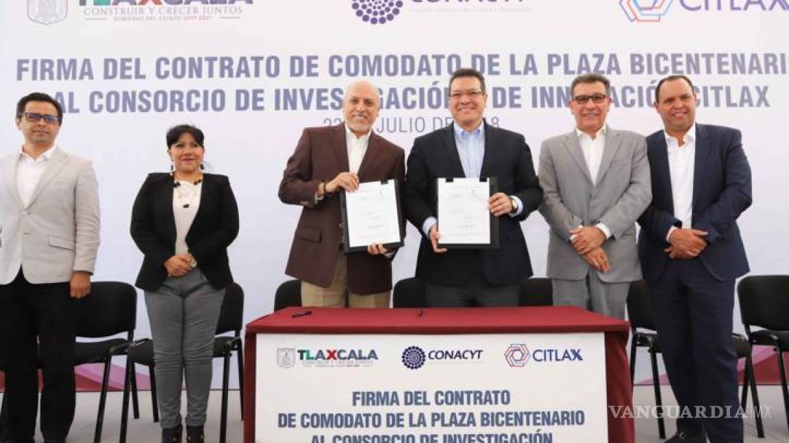 Firman contrato de comodato de la Plaza del Bicentenario