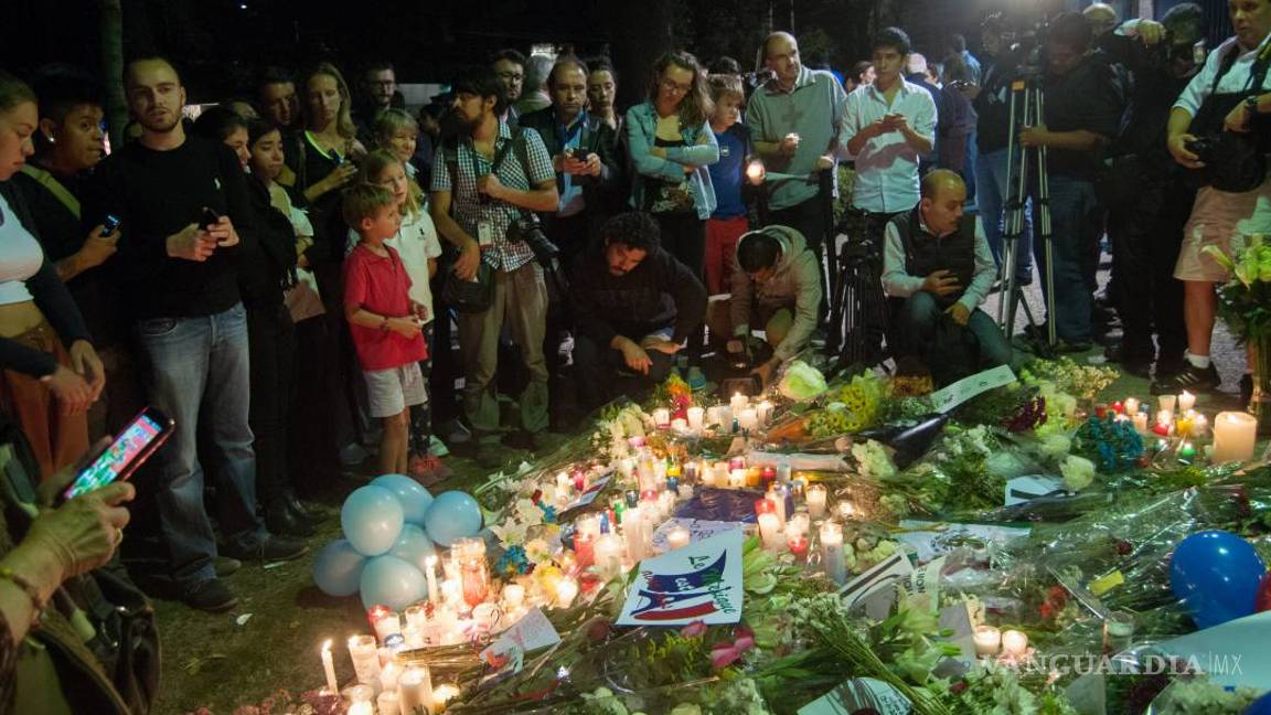 $!Franceses en México rinden homenaje a víctimas de atentados en París