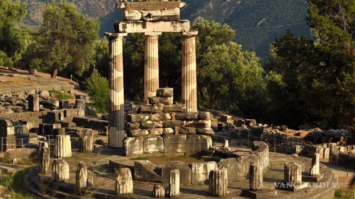 $!Oráculo de Delfos, centro ceremonial y religioso, establecido en el siglo IX a.C., para celebrar a Apolo, el dios griego del sol, la luz, la verdad y la profecía.