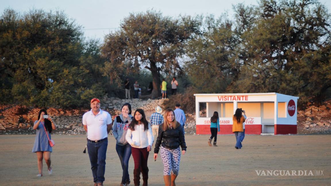 $!Se respira la fiesta en la comunidad de La Joya a unas horas de los XV años de Rubí