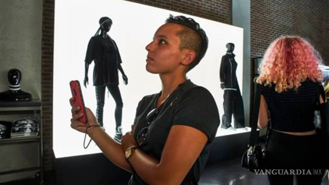 $!"Si los locos Addams hicieran ejercicio usarían mi nueva colección de ropa": Rihanna