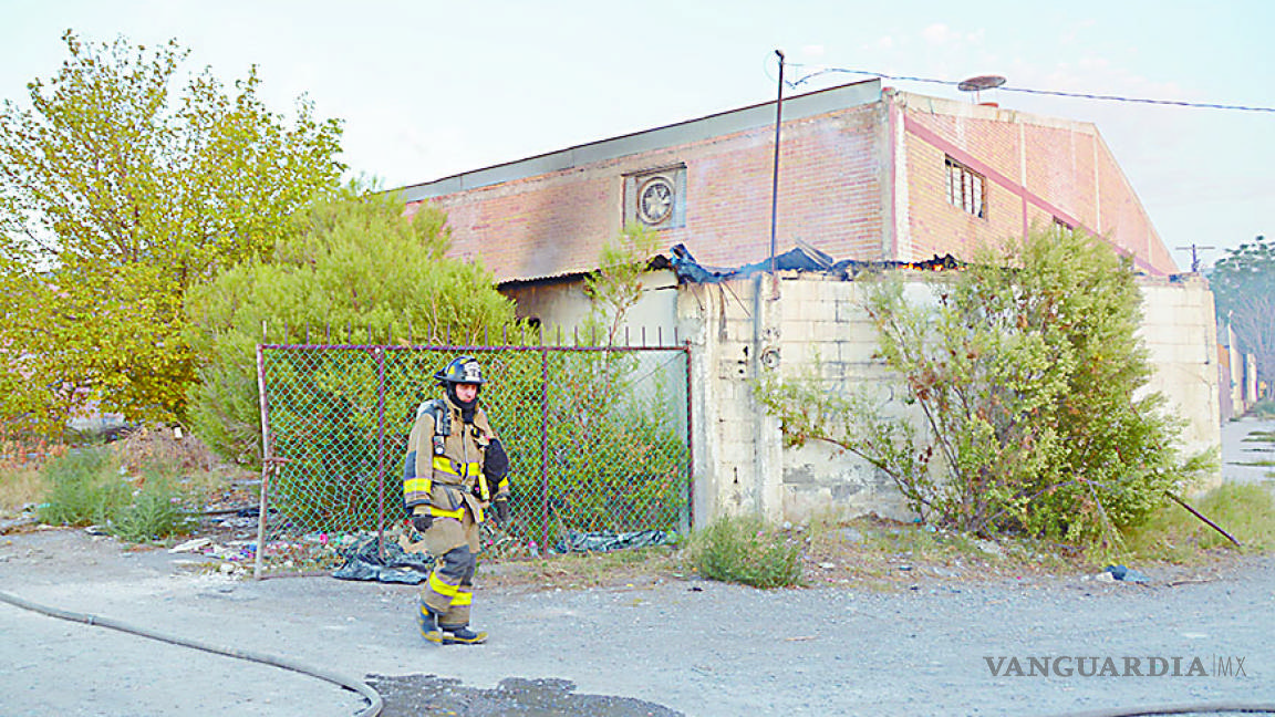 Apagan Bomberos incendio en un cuarto deshabitado al oriente de Saltillo
