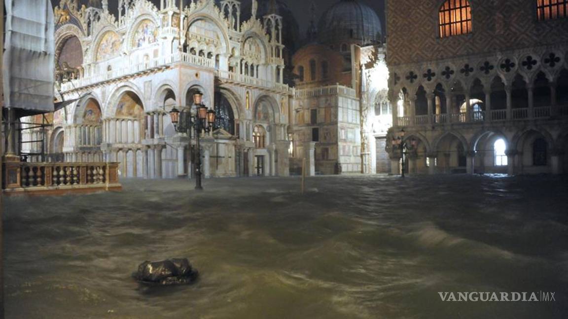 $!Venecia se ahoga, sufre peor inundación desde 1966