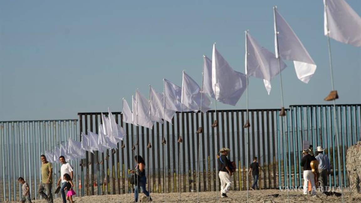 Trump pide muro, agentes y expulsar a menores en plan para reforma migratoria