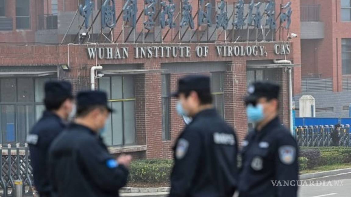 Personal del laboratorio de Wuhan enfermó de COVID-19 antes de que se revelara el brote: informe