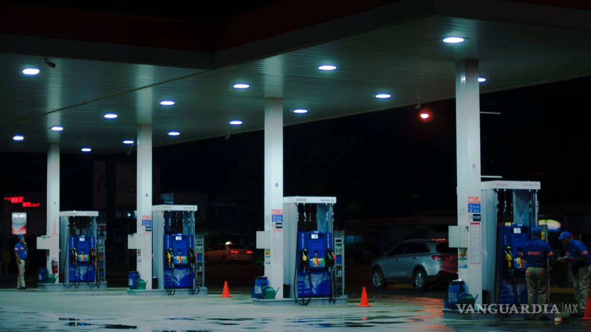 En 2019, gasolina en México 46% más cara que en EU, pagan automovilistas ‘sobreprecio’ récord