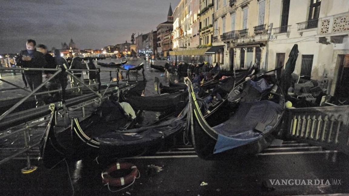 $!Venecia se ahoga, sufre peor inundación desde 1966