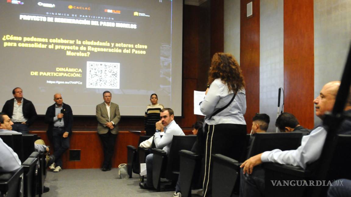 $!Asistentes dialogan con autoridades sobre movilidad, accesibilidad y preservación arquitectónica del corredor.