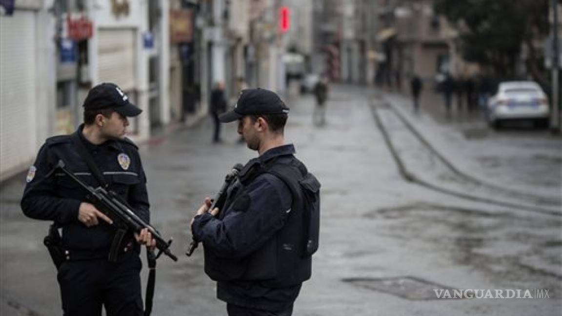 Extranjeros figuran entre 5 muertos por atentado en Estambul