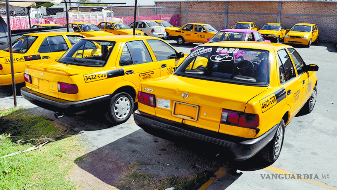Piden taxistas a Gobierno de Coahuila regular transporte a través de aplicaciones