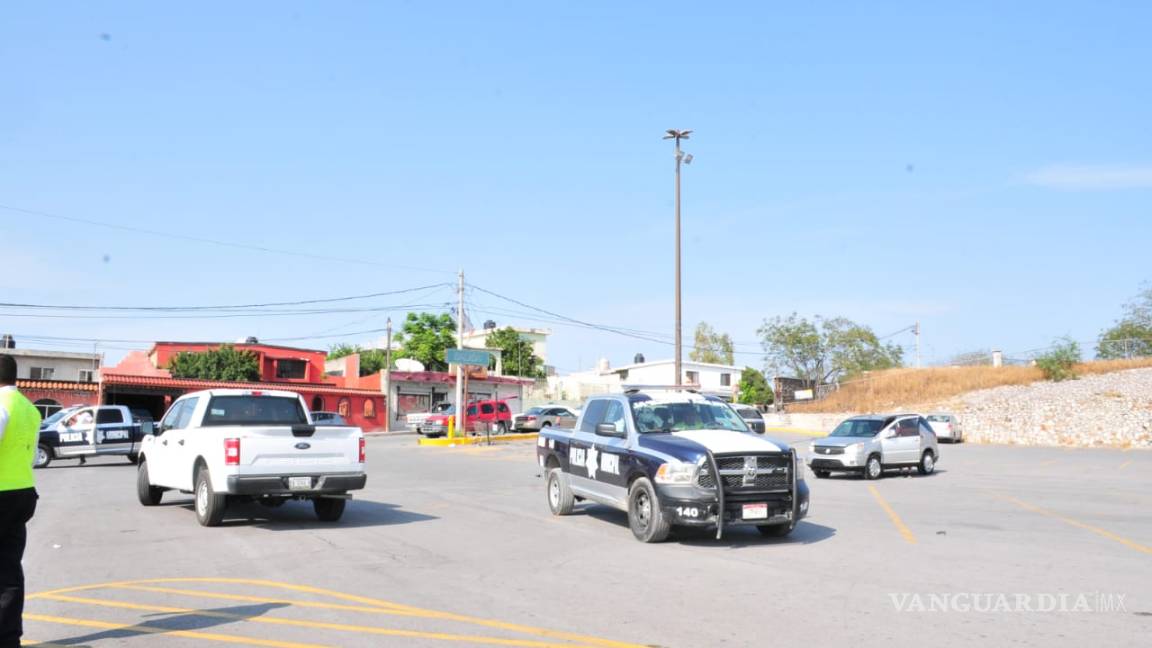 Retiran vehículos en venta de procedencia extranjera de centro comercial de Monclova