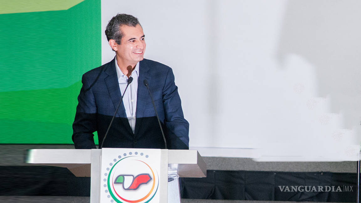 Al ser líder del PRI, Enrique Ochoa metió a lista plurinominal a su secretaria: columnista