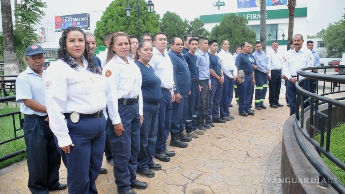 Celebran a bomberos en su día y analizan incremento de salarios