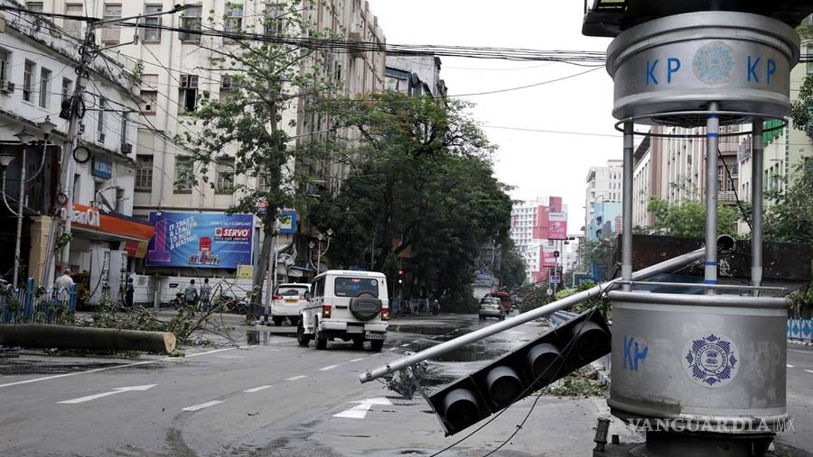 $!Super ciclón Amphan arrasa y destroza todo lo que se interpone en su paso por la India y Bangladesh (fotos)