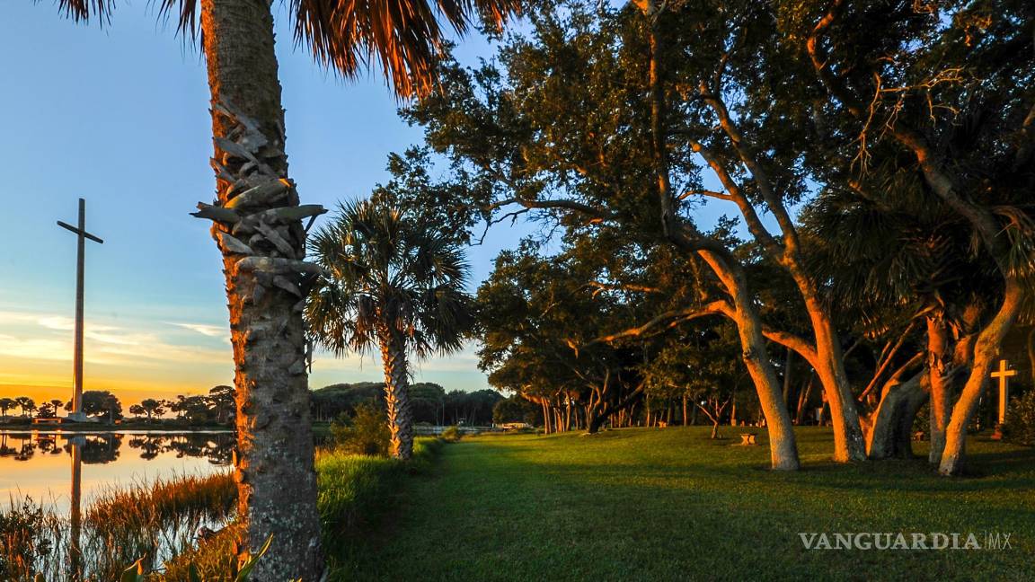 $!La Gran Cruz de acero inoxidable que se erigió en 1965 en los terrenos de la misión Nombre de Dios para festejar el 400 aniversario de San Agustín.