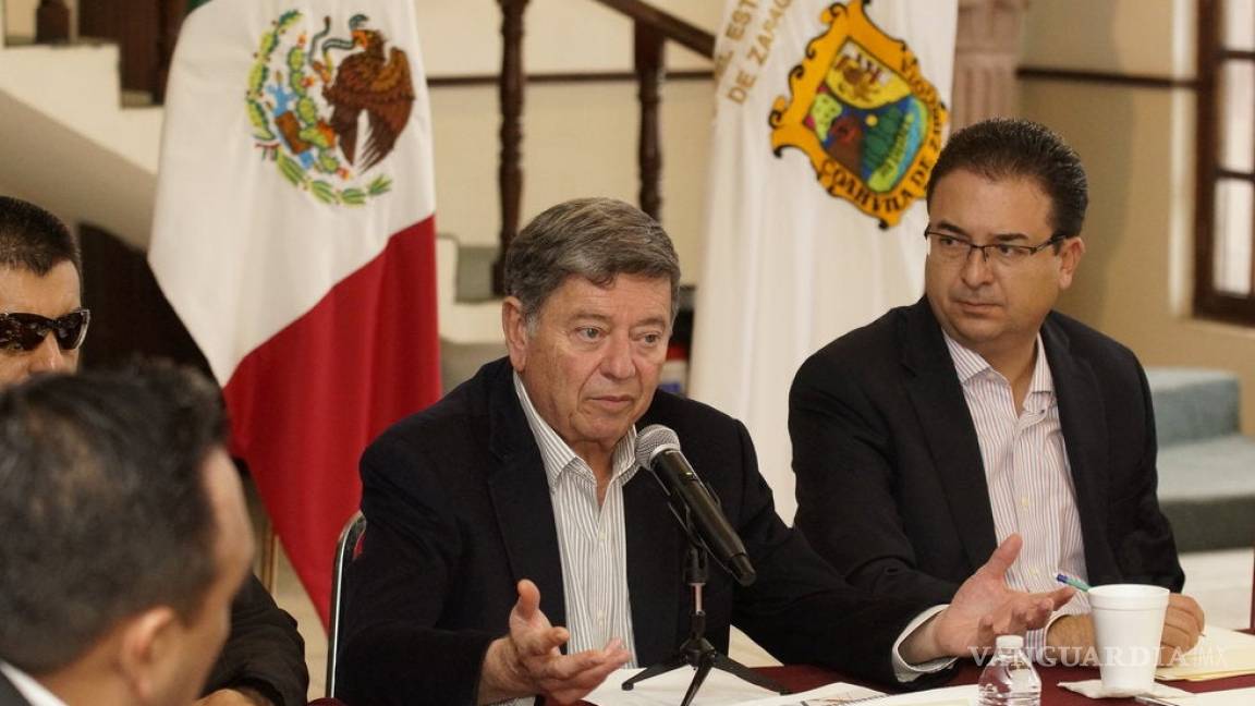 Lamentan renuncia de Rogelio Montemayor al PRI