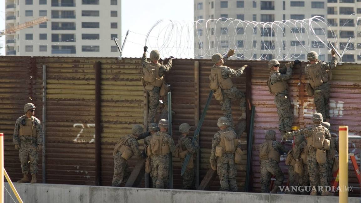 Ante la llegada de la caravana migrante a Tijuana, EU refuerza su frontera con soldados