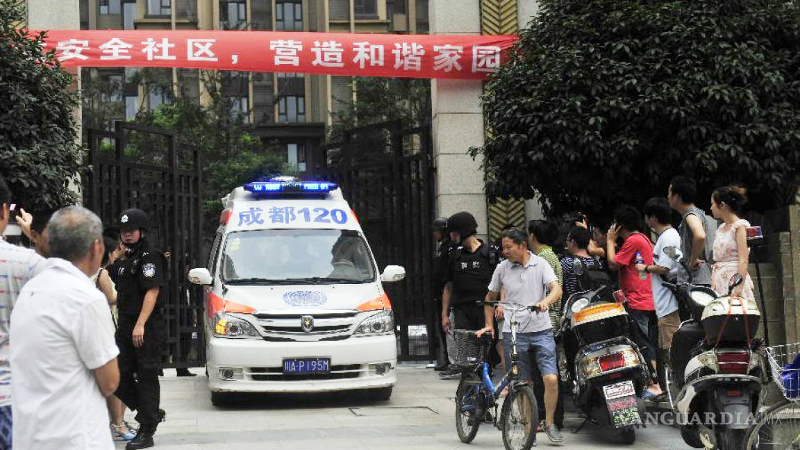 China: Atropelló, golpeó y remató a su ex esposa y a su amante (video)