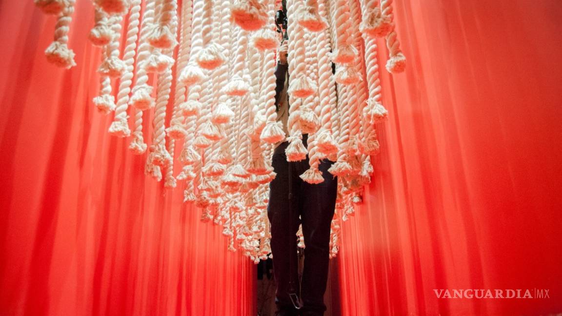 $!Cruces pintadas y fotos, una exposición contra el feminicidio en México