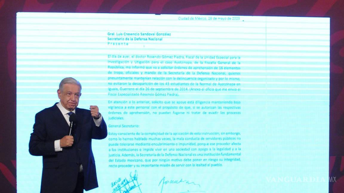 $!Andrés Manuel López Obrador mostró una de las cartas que le envío al titular de la Sedena, Luis Cresencio Sandoval, donde le instruye aplicar la ley a los elementos involucrados en la desaparición de los normalistas.