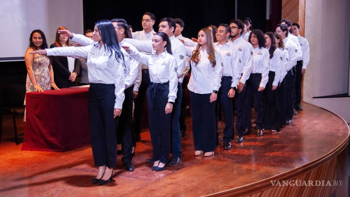 $!Integrantes del nuevo CESA 2025-2027 durante la ceremonia de toma de protesta en el Tecnológico Nacional de México en Saltillo.
