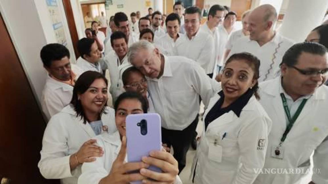AMLO ofrece ‘sueldazos’ a médicos extranjeros de más de 50 mil pesos; Cuba y Venezuela los más beneficiados (video)
