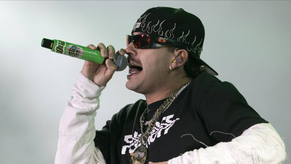 $!El cantante Feid se presenta durante el Coca-Cola Flow Fest en la Ciudad de México el 26 de noviembre de 2022.