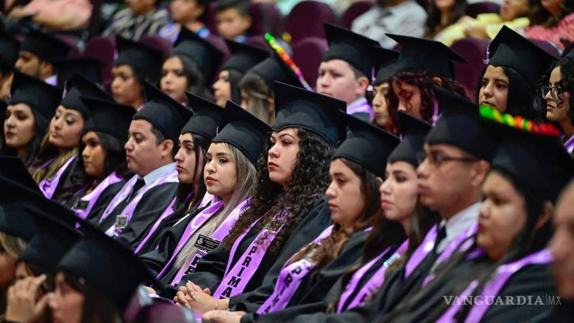 Jóvenes de Monclova, Castaños y San Buenaventura concluyen licenciatura en educación