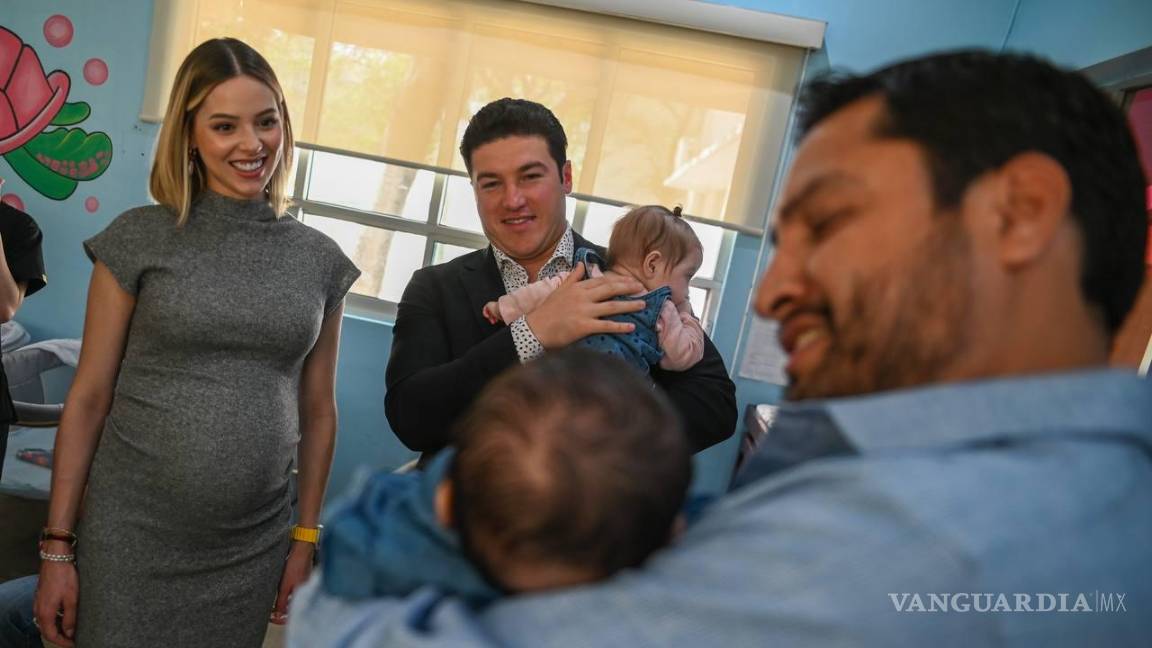 Julión Álvarez visita a menores del DIF Capullos en Nuevo León