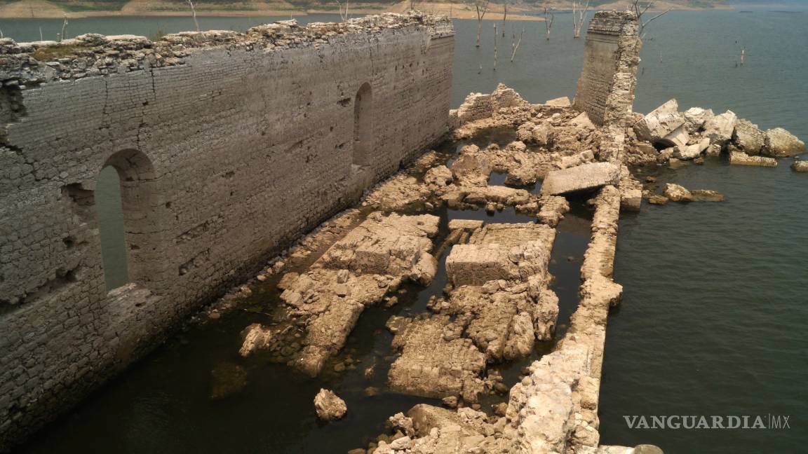 $!Apicpac, un antiguo convento colonial emerge de las aguas debido a la sequía en Chiapas