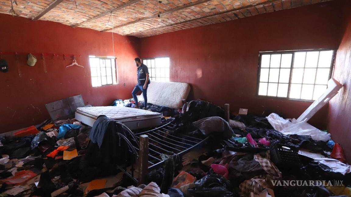 $!La Fiscalía del Estado de Jalisco difundió unas imágenes de las prendas y zapatos que han sido localizados en el crematorio clandestino, ubicado dentro del rancho Izaguirre Ranch | Foto: Cuartoscuro