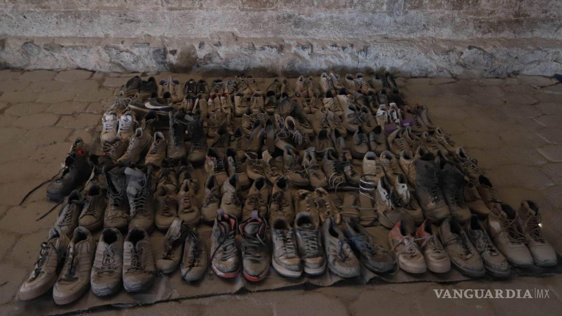 $!La Fiscalía del Estado de Jalisco difundió unas imágenes de las prendas y zapatos que han sido localizados en el crematorio clandestino, ubicado dentro del rancho Izaguirre.