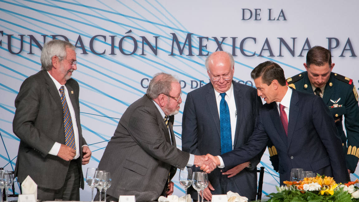 EPN pide a la SSa implementar estrategia para universalizar salud