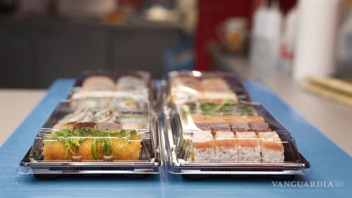 $!El 'sushi' japonés, listo para llevar y comer en casa, es una de las comidas preparadas más demandadas por los consumidores.